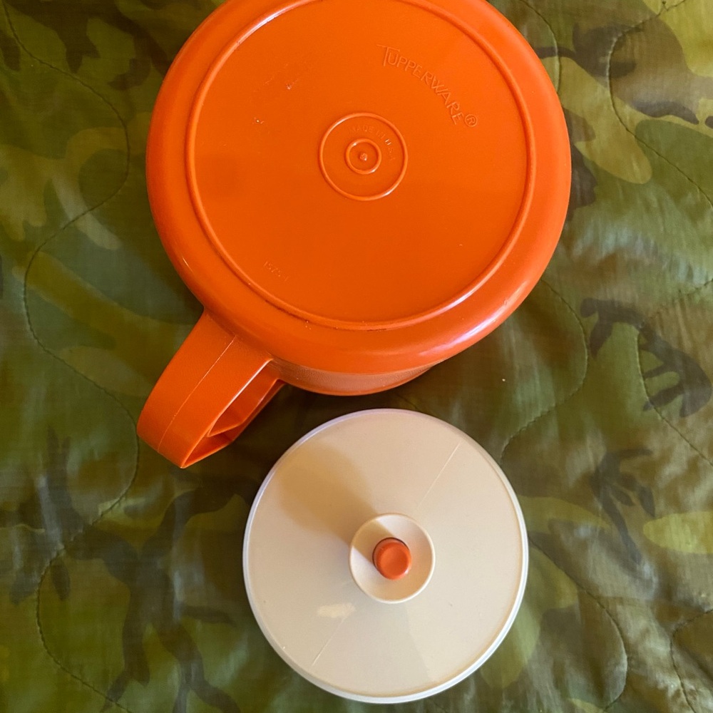 Vintage Burnt Orange Tupperware Pitcher with White Lid 1.5 Quarts - Picture 4 of 4